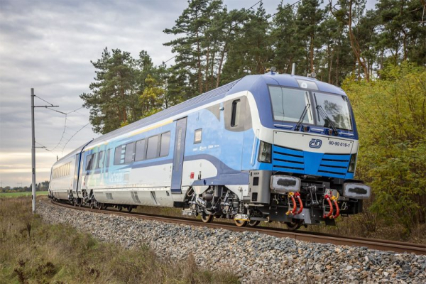Nová souprava ComfortJety přijíždí na české koleje. Cestující by mohly svézt ještě před létem