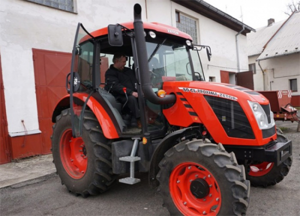 Žákům ISŠ Cheb v Dalovicích slouží ve výuce nový traktor
