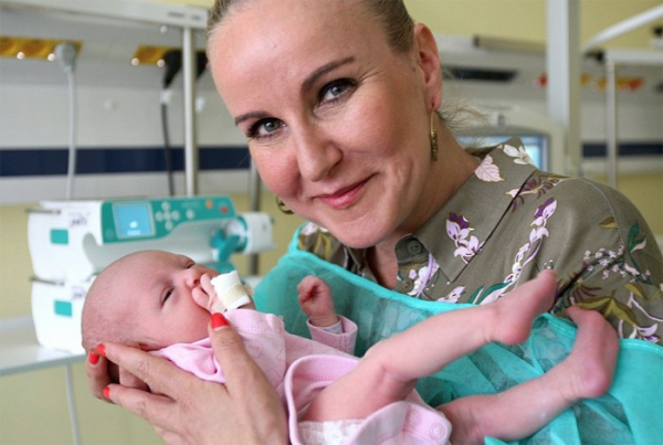 Dětem na novorozenecké jednotce intenzivní péče pomáhají nové přístroje