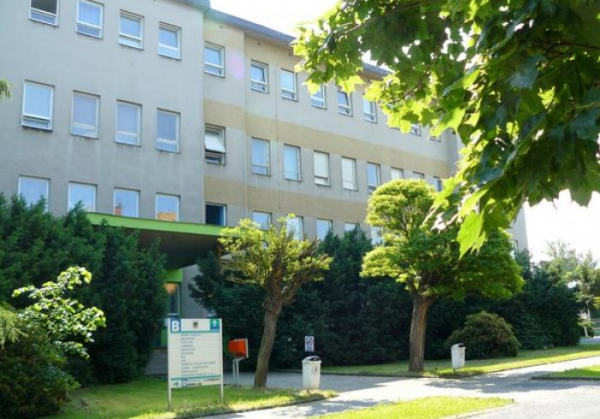 Karlovarská krajská nemocnice uzavře krátkodobě některá oddělení