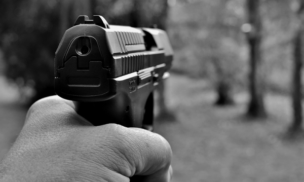 Na Chebsku přepadl 36letý muž se zbraní v ruce taxikáře