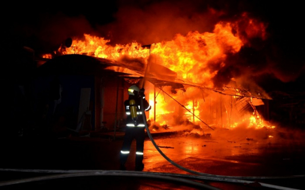 Na Chebsku hořela tržnice Svatý Kříž, v ohni vybuchovaly tlakové lahve