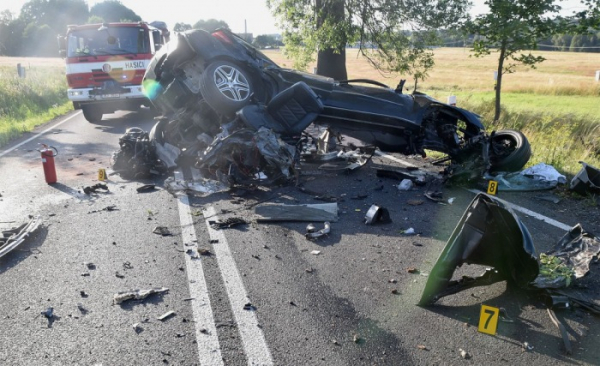 Tragická dopravní nehoda uzavřela provoz na silnici u Hazlova na čtyři hodiny 
