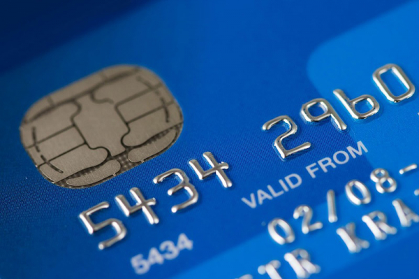 Osmadvacetiletý cizinec odcizil seniorovi platební kartu, z které přes internet zasílal peníze na svůj herní účet
