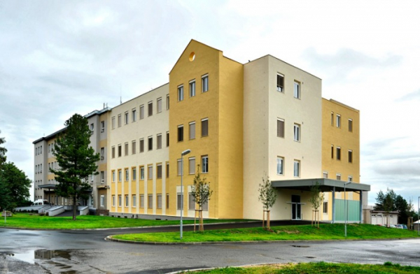 Karlovarský kraj vyzývá studenty se zdravotnickým zaměřením, aby opět přišli pomoci nemocnicím