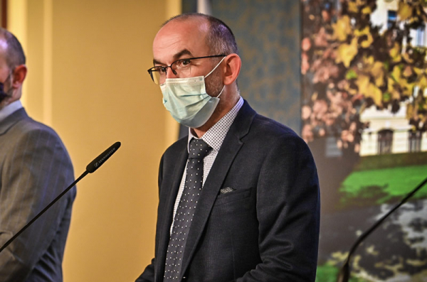 Ministr Blatný slíbil chebské nemocnici lékaře a další pomoc