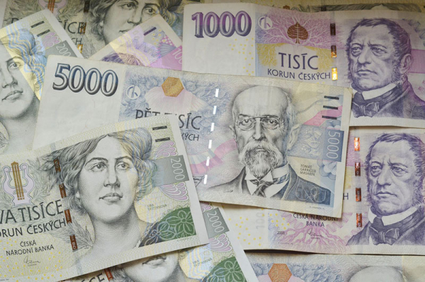 Muž z Karlovarska okradl příbuzného o bezmála 350 tisíc korun, hrozí mu až pět let vězení