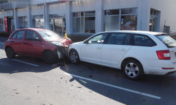 Při dopravní nehodě na Karlovarsku byly vážně zraněny čtyři osoby