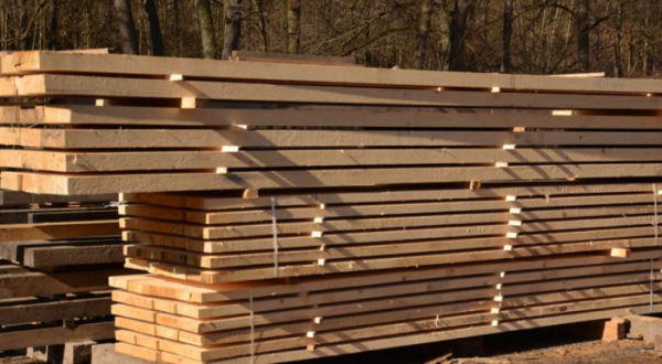 Město Karlovy Vary věnuje Moravě žádané dřevo na rekonstrukci střech
