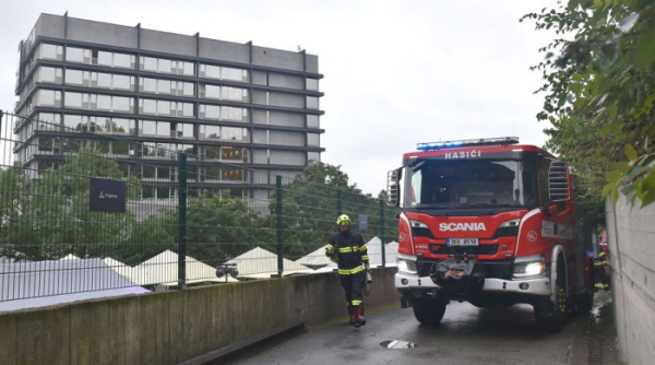 Pět jednotek hasičů zasahovalo u požáru hotelu Thermal v Karlových Varech