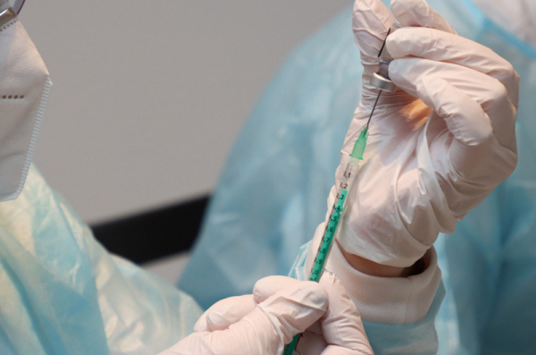 V Karlovarském kraji se připravuje očkování posilující dávkou vakcíny proti COVID-19