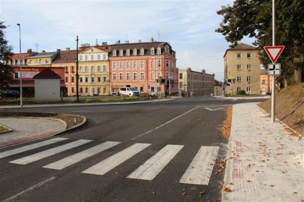 V Aši byla dokončena rekonstrukce problematické křižovatky ulic Okružní, Jiráskova a Selbská