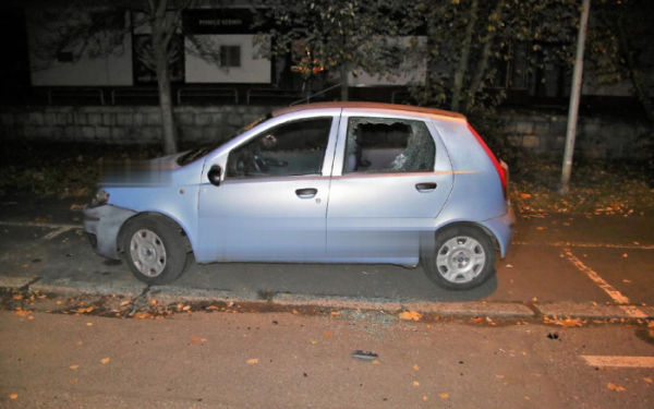 40letý muž z Chebska poškodil majiteli restaurace jeho zaparkovaný vůz