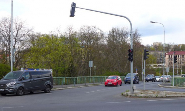 V Karlových Varech omezí výměna technologie semaforů dopravu u Chebského mostu