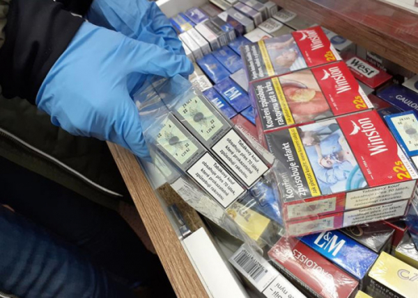 V rámci celostátní akce zajistili karlovarští celníci téměř čtvrt milionu nesprávně značených cigaret