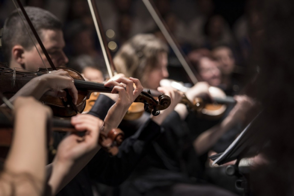 Předvánoční koncert spojí mariánskolázeňské symfoniky s pěveckými sbory