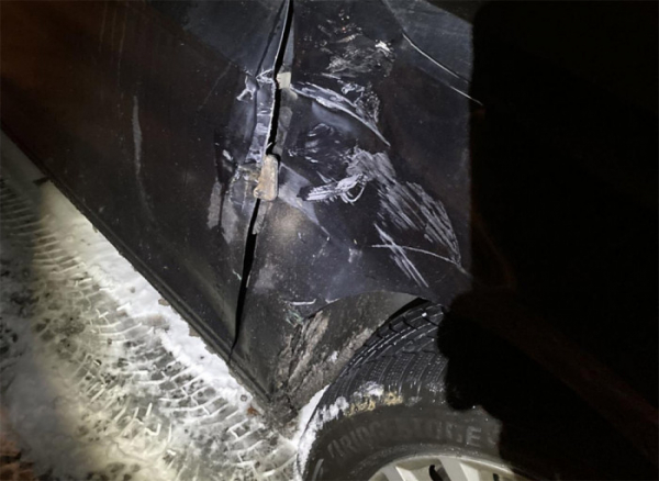 Opilý řidič, bez řidičského oprávnění, naboural ve Žluticích zaparkované auto