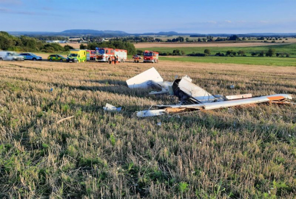 U obce Odolenovice na Toužimsku se zřítil větroň, pilot nehodu nepřežil