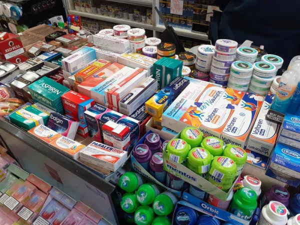 V karlovarském regionu prodejci nabízeli nejen padělky zboží, ale také léky bez příslušného povolení